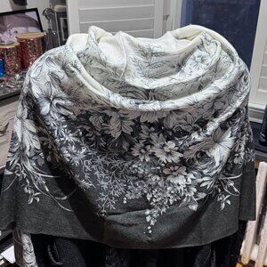 💜 Exquisite Vintage Black and White Floral 100% Pashmina From Veond